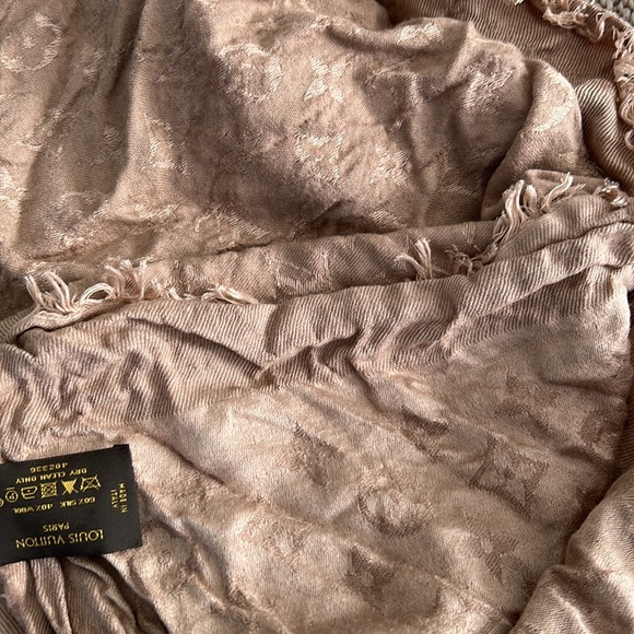 Louis Vuitton monogrammed scarf/shawl, huge square size. Light tan. Please read! - Picture 4 of 4
